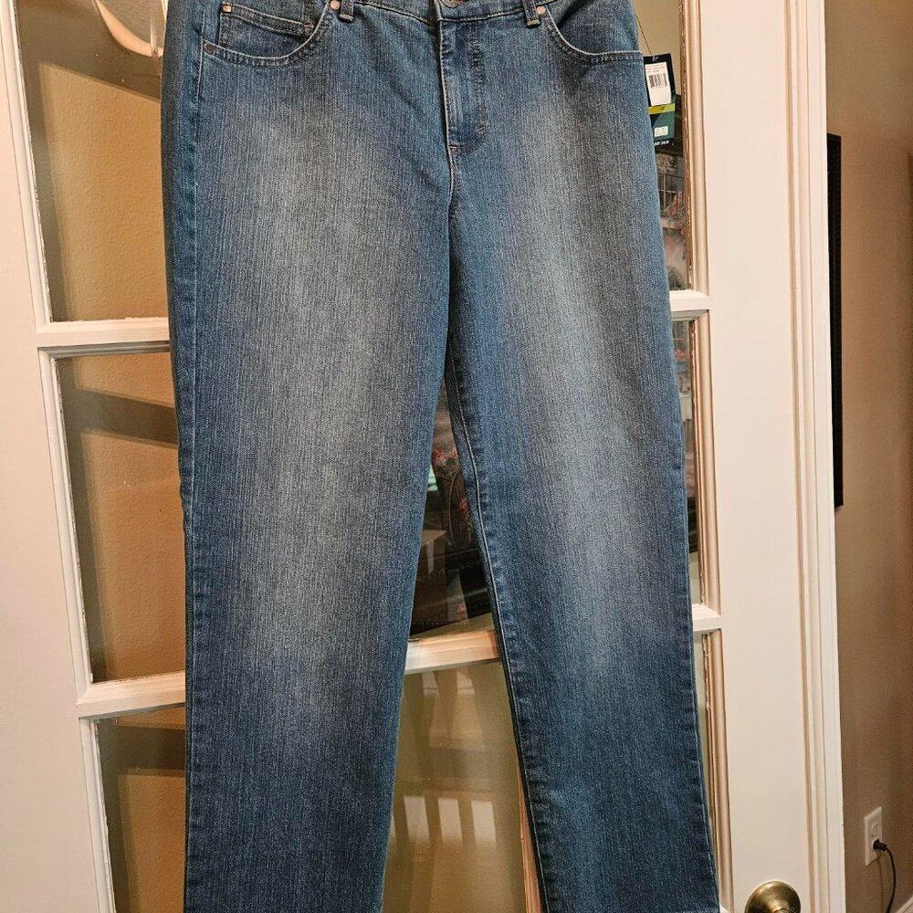 Bandolino Womans stretch jeans NWT / Size 14p